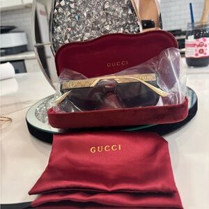 Gucci Women's Sunglasses with Gold Frame and Black Lenses